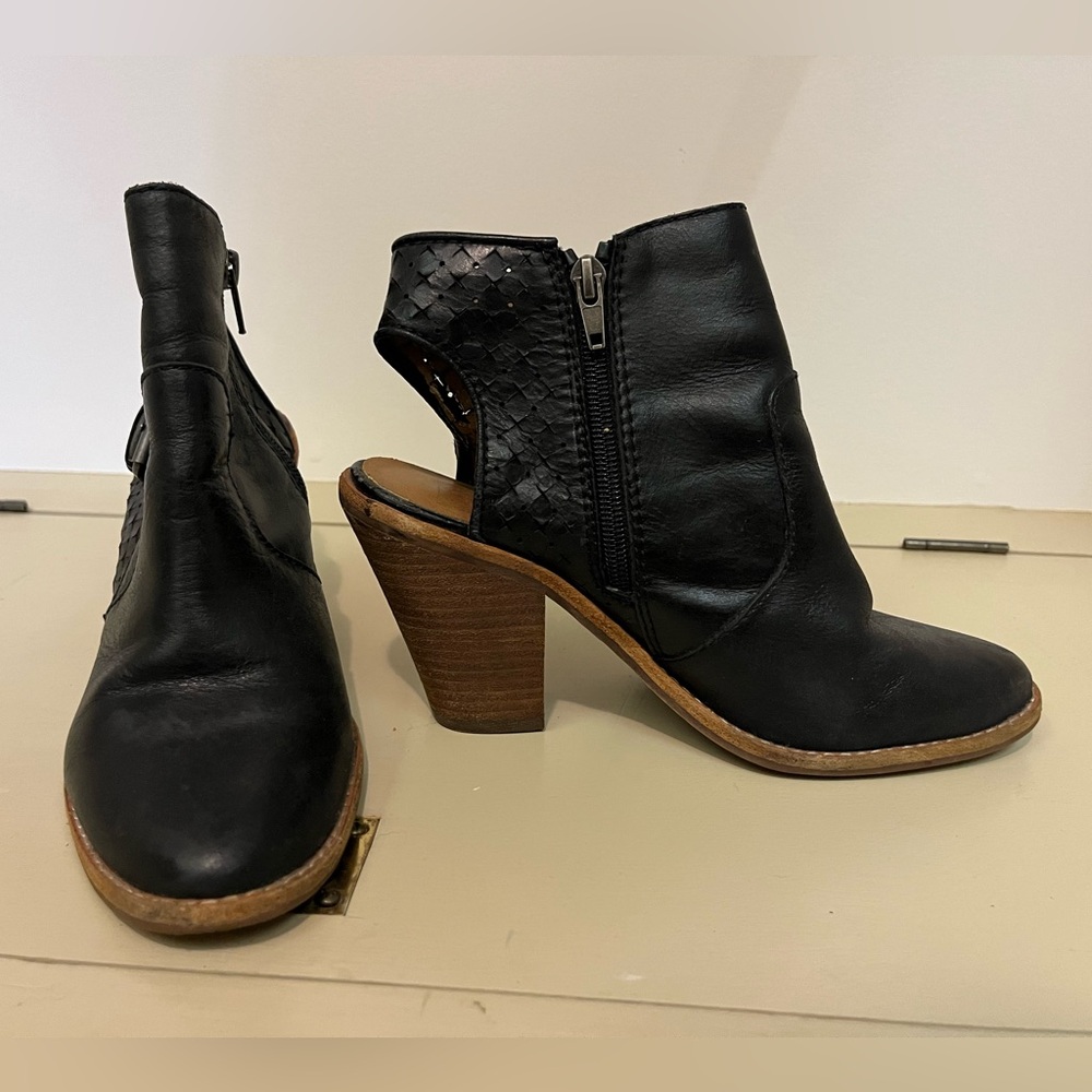 Dolce Vita Slingback Heeled Boots (Black)